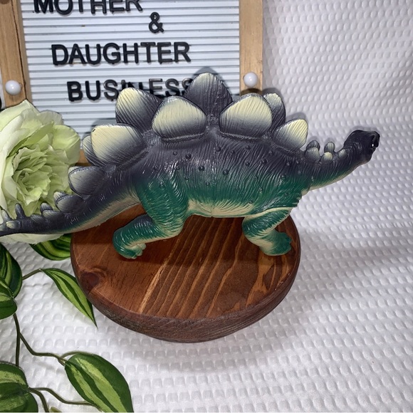 TM 2000 Stegosaurus figurine - Picture 3 of 5